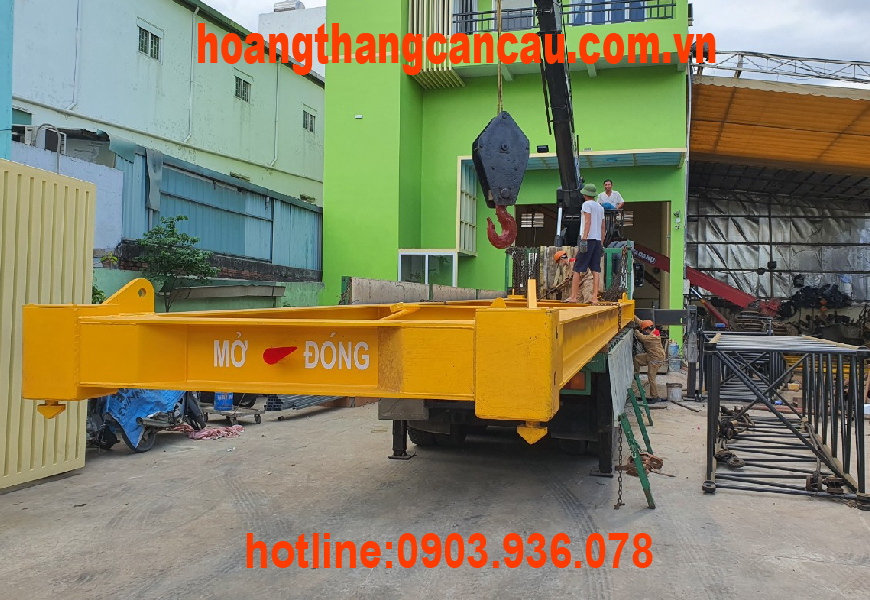 Chụp cẩu container